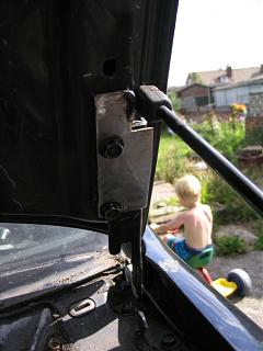 Установка амортизаторов капота-testfit26du.jpg