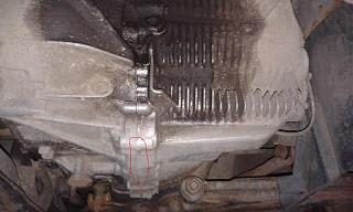 Масло льется с коробки, а не капает-79ca61cs-960.jpg