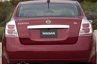 Nissan Sentra (Primera P13?)-2010_nissan_sentra-0033.jpg