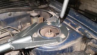 Установка амортизаторов капота-20150202_175347.jpg